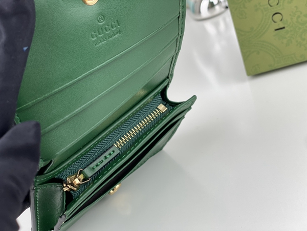 グッチ財布コピー着用イメージ